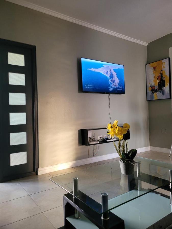 Odyssey On The 5Th - Exquisite Luxury Apt Kingston Exterior foto